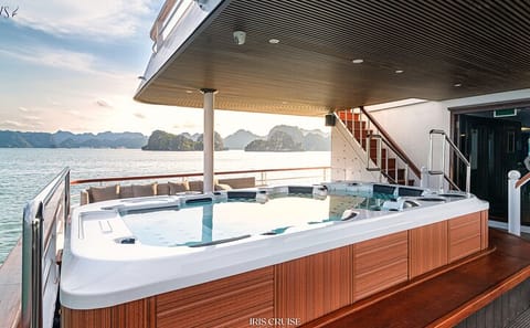 Luxury Day Cruise with Jacuzzi Pool in Halong Bay