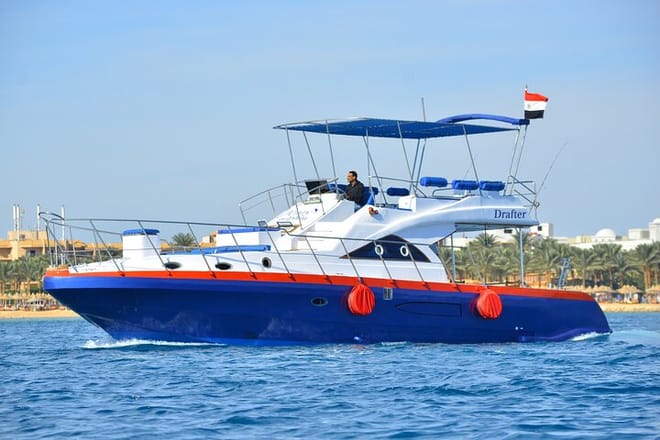 8-Hour Private Yacht Charter Exclusive &amp; Lunch Transfer -Hurghada