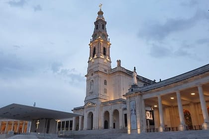 From Lisbon: Fátima, Nazaré, Batalha and Óbidos Private Tour