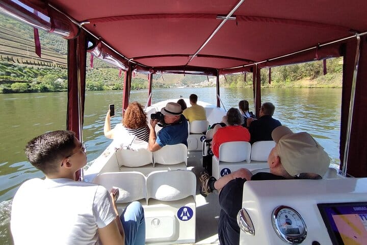 1h Boat Tour with Guide and Glass of Port wine offered