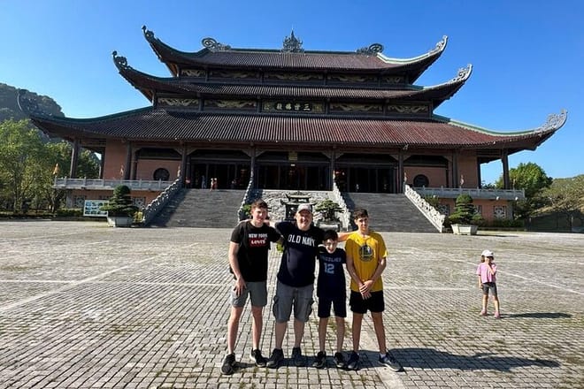 Trang An boat trip - Bai Dinh pagoda day Trip 10