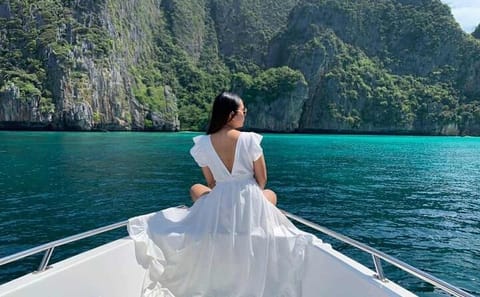 Speedboat Day Trip to Phi Phi Islands and Maya Bay from Phuket