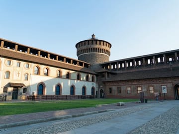 Professional Photoshoot Experience at Sforzesco Castle, Milan