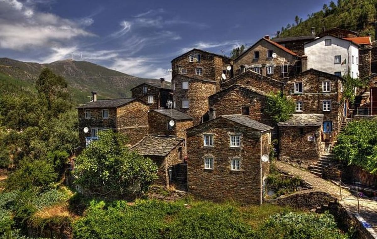 Full-Day Portuguese Historical Villages Private Tour