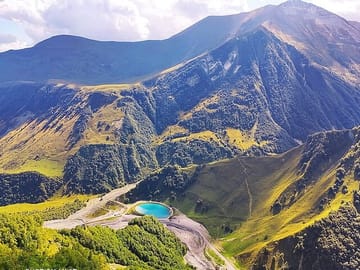 4 Full days in Georgia with private tour, free aiport