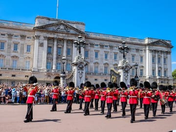 Professional Photoshoot Experience at Buckingham Palace, London