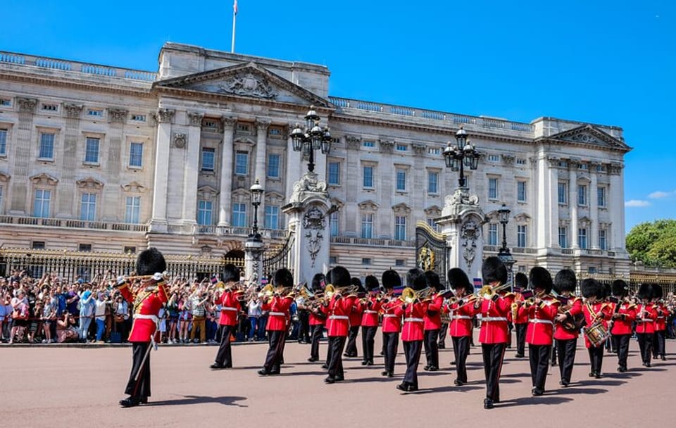 Professional Photoshoot Experience at Buckingham Palace, London