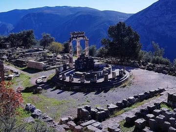 Delphi, Arachova, and Distomo Full Day Cultural Tour