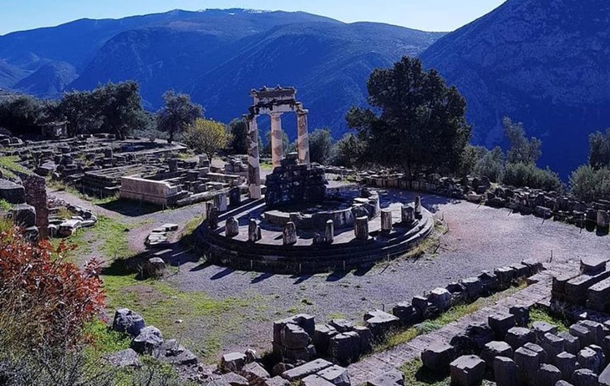 Full Day Tour to Delphi,Arachova and Distomo Including Lunch