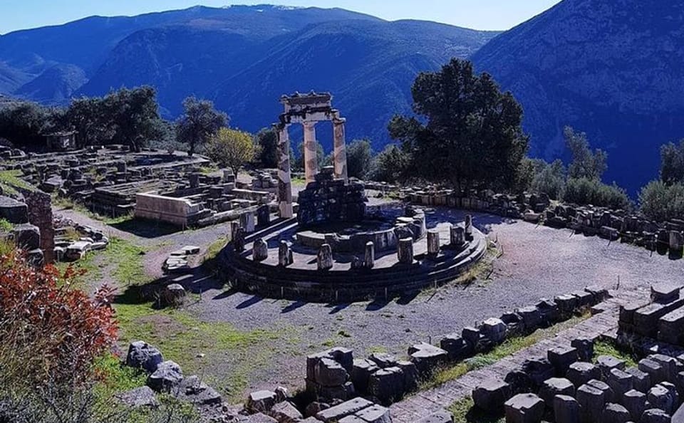 Delphi, Arachova, and Distomo Full Day Cultural Tour
