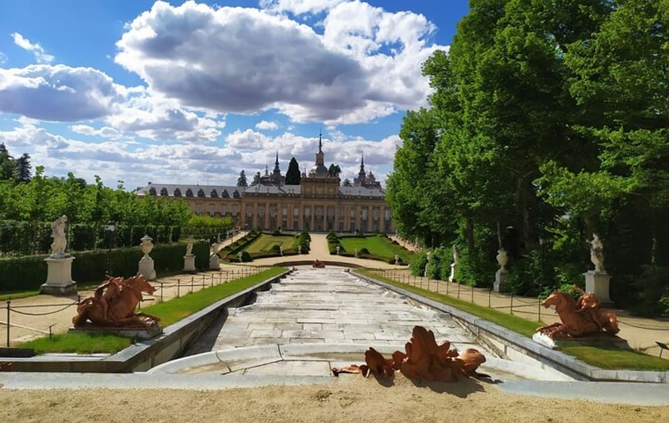 Private Guided Tour of La Granja de San Ildefonso Gardens and Palace