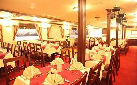 Cairo: Nile River Dinner Cruise with Belly Dancing Show