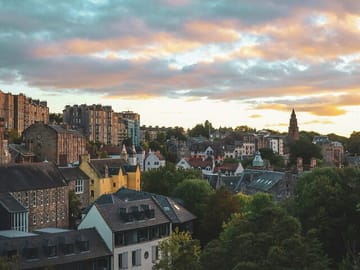 Edinburgh City Highlights Tour with Castle and Palace Visits