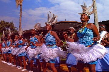 Nairobi City Tour to Giraffe , Museum & Bomas Cultural Dance Show