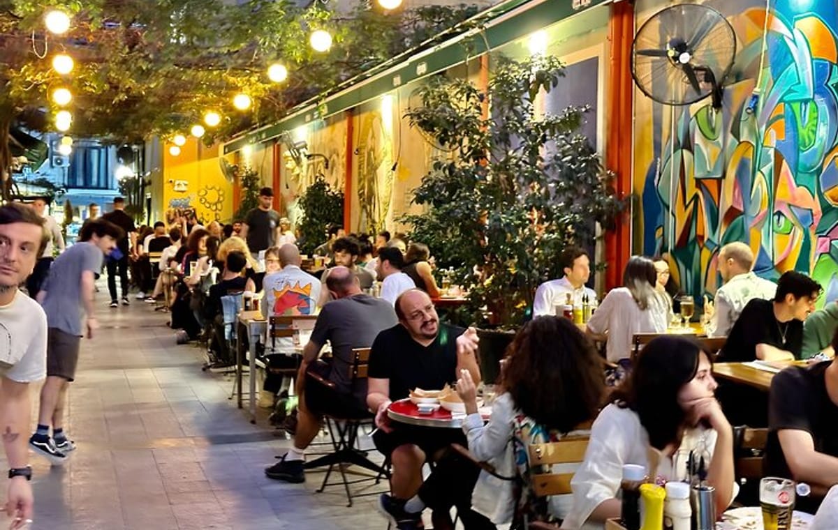 Istanbul Culinary Tour: Local Hotspots and Gourmet Street Foods