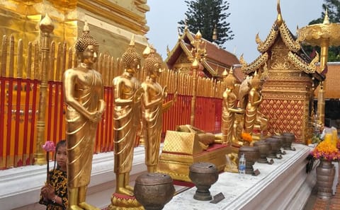 Hiking the Monk Trail to Wat Doi Suthep from Chiang Mai