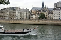 10-Hour Paris Private Tour with Seine Cruise and Lunch 1