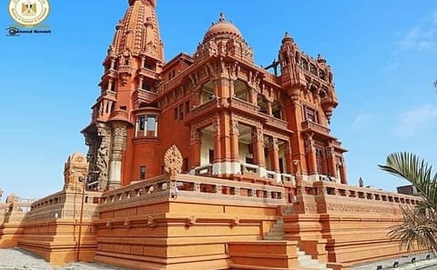 Private Tour of Giza Pyramids and Barone Palais in Egypt