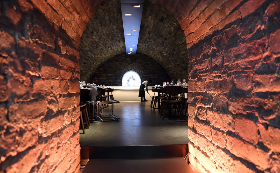 In-depth Forbidden City tour with Royal Icehouse Dining Experience