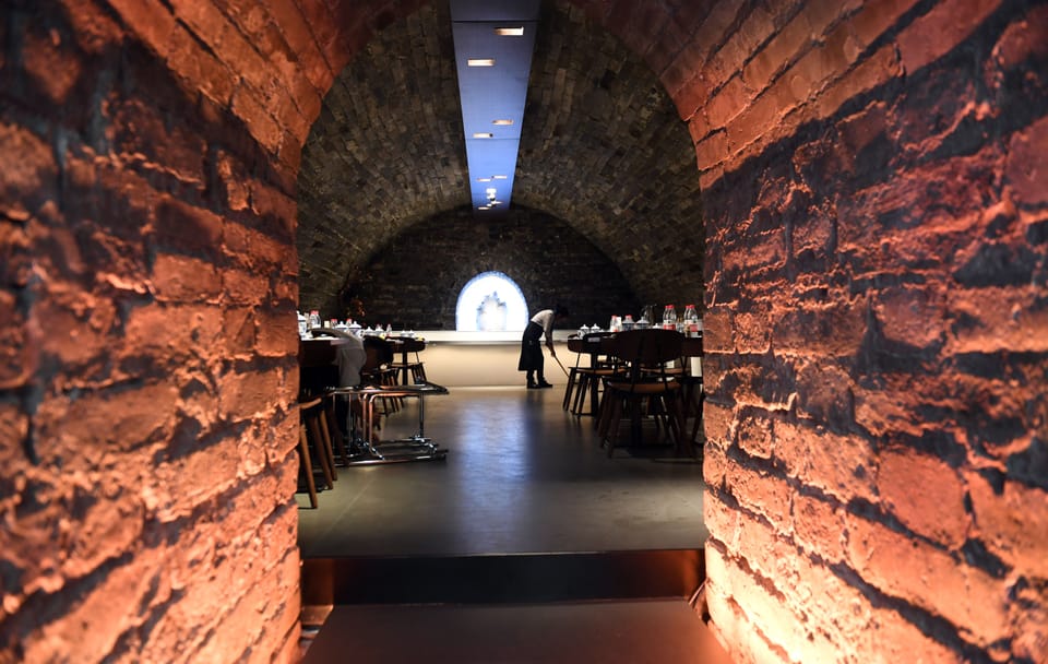 In-depth Forbidden City tour with Royal Icehouse Dining Experience