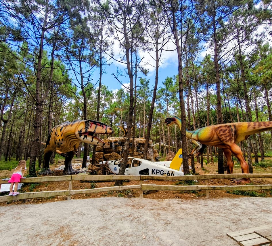 Private Dinosaur or LEGO Family Tour from Lisbon 4