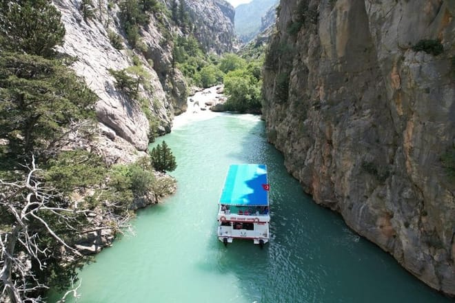 Green Canyon Boat and Green Lake Tour with Lunch and Soft Drinks 6