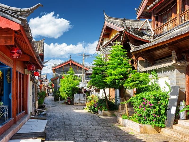 Lijiang: Baisha Village Frescoes, Yufeng Temple & Naxi Heritage Day Tour