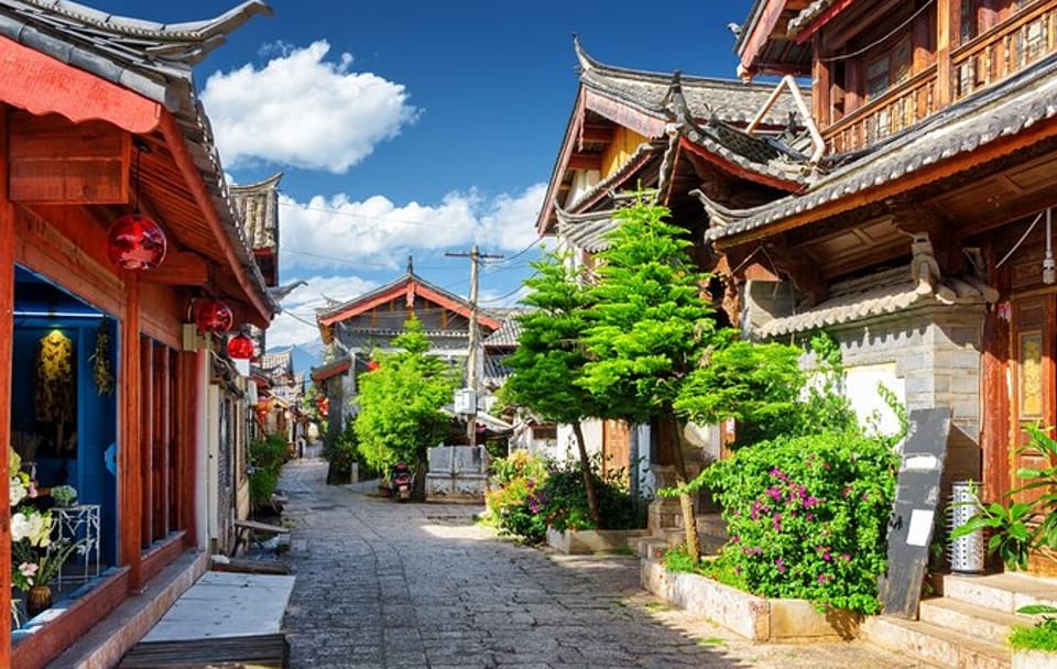 Cultural Day Tour of Baisha Village and Yufeng Temple in Lijiang