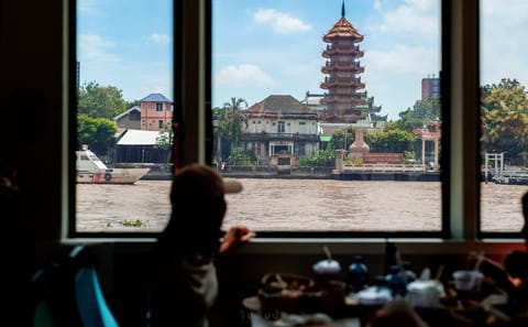 Chao Phraya River Sightseeing Boat Tour in Bangkok