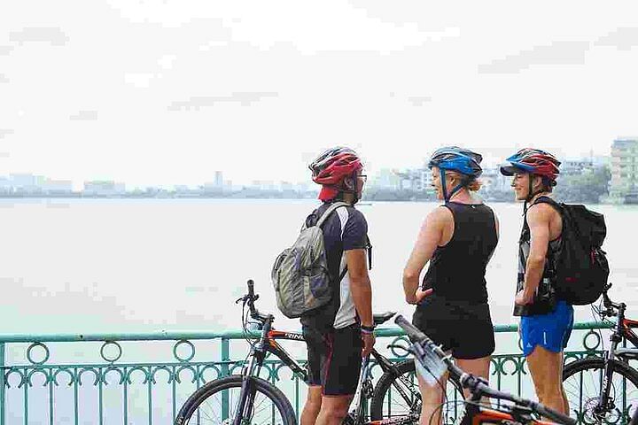 Bicycle Tour of Hanoi: Scenic Lakes, Local Breakfast & Culture