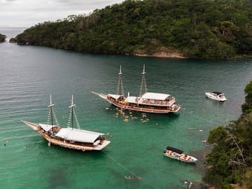 Boat Tour of Angra dos Reis' Stunning Beaches