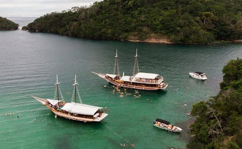 Boat Tour of Angra dos Reis' Stunning Beaches