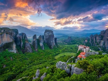 Macedonian Wonders: Private Day Tour to Pella & Vergina