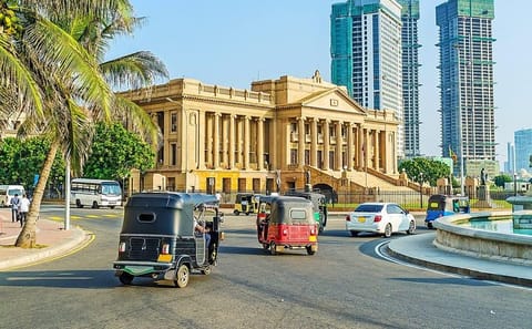 Tuk Tuk Tour of Colombo's Cultural Highlights