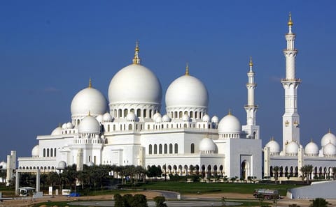 Abu Dhabi City and Louvre Museum Guided Tour