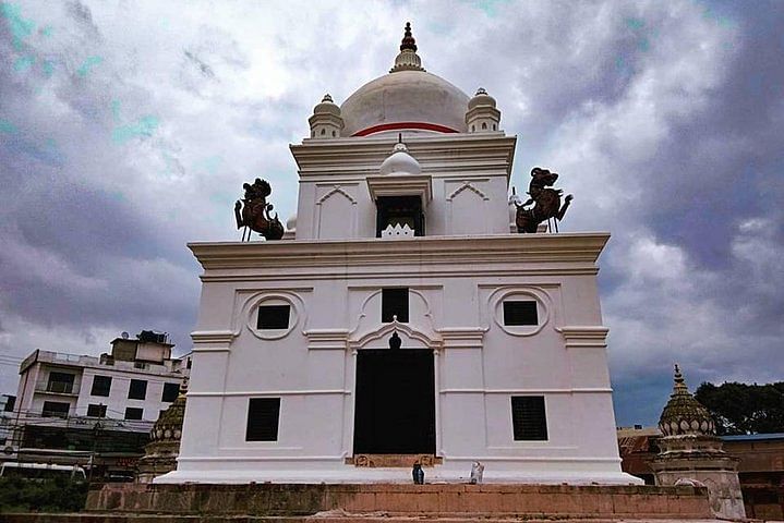 Heritage Walk Along Bagmati River: Discover 16 Temples & Akhadas