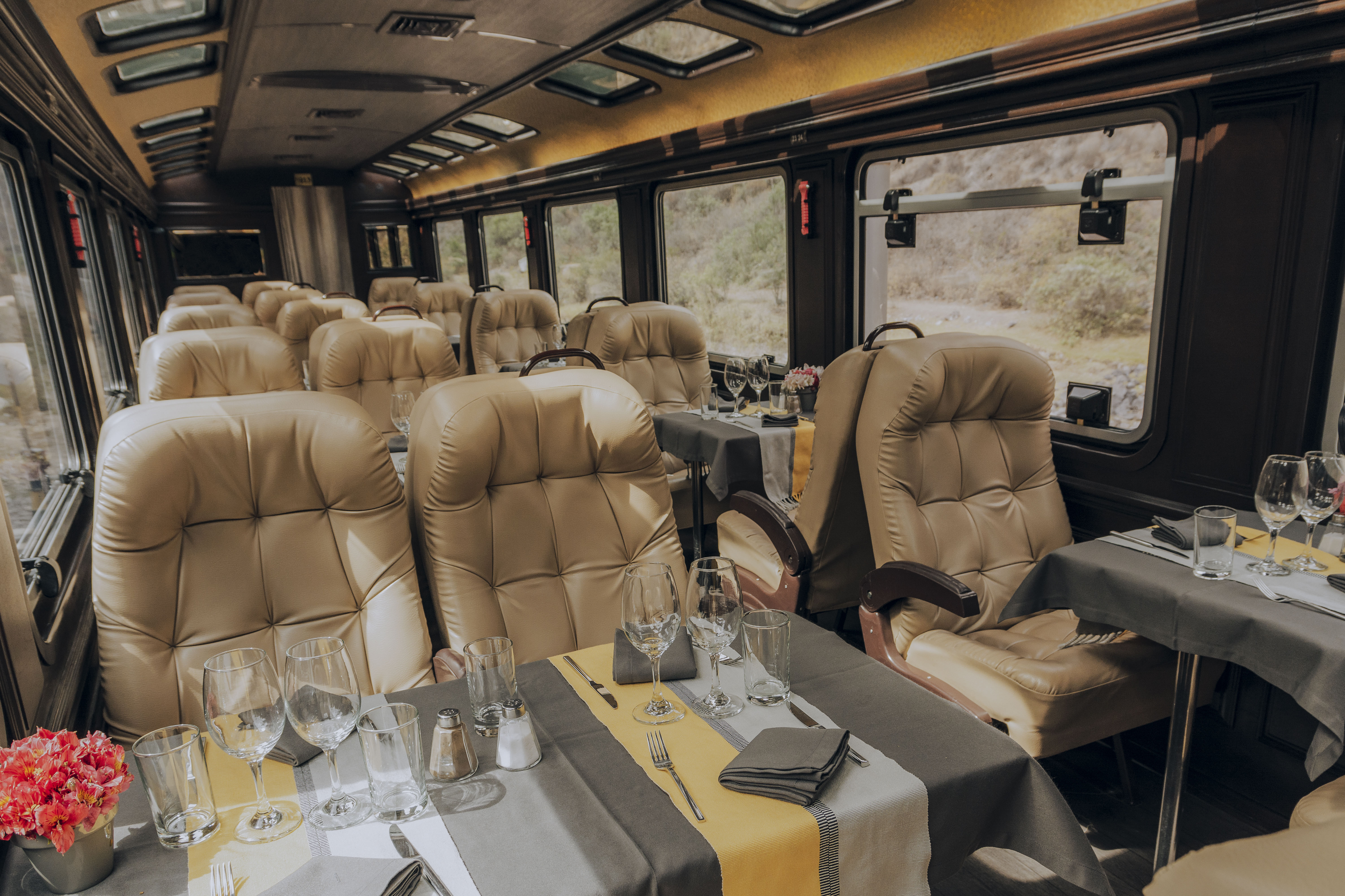 Tren de primera clase de Inca Rail