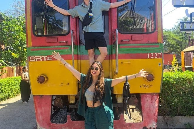 Private: Maeklong Railway Market and Ayutthaya Full Day Tour  7