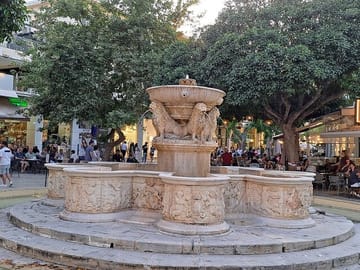 Private Guided Walking Tour of Heraklion's Historical Sites