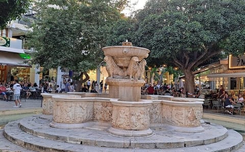 Private Guided Walking Tour of Heraklion's Historical Sites