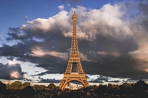 Eiffel Cruise Shopping Tour and Wine Tasting with Hotel Pick-up