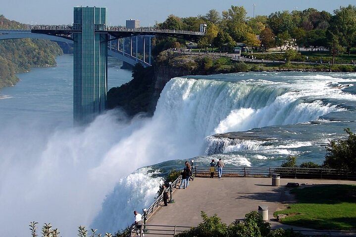 Enchanting Niagara Falls Tour from New York City with Maid of the Mist