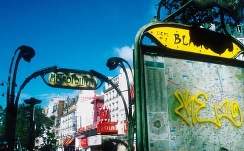Private Guided Tour of Paris' Iconic Landmarks and Culture