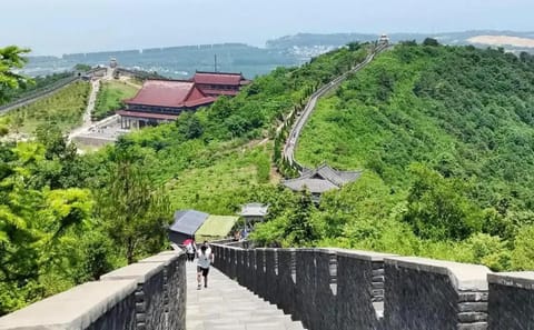 Hike Yixing Little Great Wall and Visit Fuyuan Chan Temple