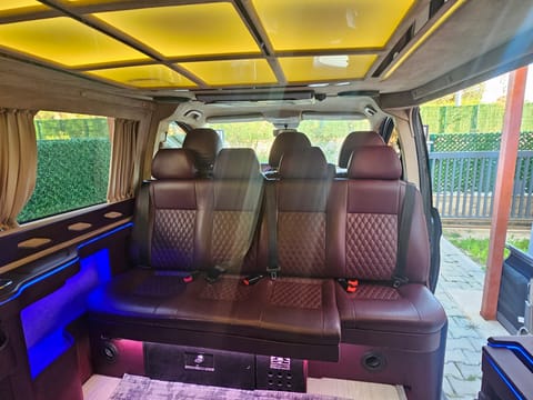 Private Transfer: Kuşadası Cruise Port ↔ İzmir Airport (ADB)