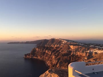 Custom Private 5-Hour Tour of Akrotiri and Firostefani, Santorini