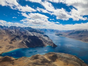 Pangong Lake Day Tour from Leh with Guided Experience
