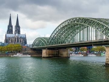 Cologne Heritage Walk: Cathedral, Bridges & Historic Treasures