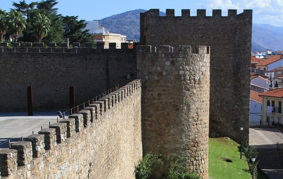 Walking Tour of Plasencia's Cathedral and Historic Sites