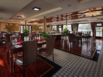 Luxury 5 Star Cruise in Halong Bay & Lan Ha Bay (2 Days Tour)